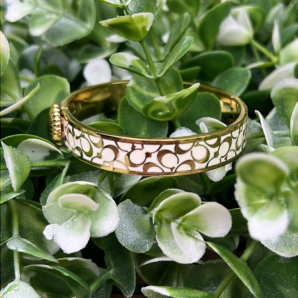 Coach Signature C Seashell Gold Plated White Bangle Clasp Bracelet, Authentic - Picture 3 of 15